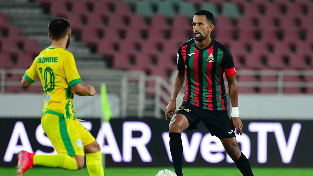 طاقم تحكيمي من الرأس الأخضر يُدير مباراة شبيبة القبائل والجيش الملكي