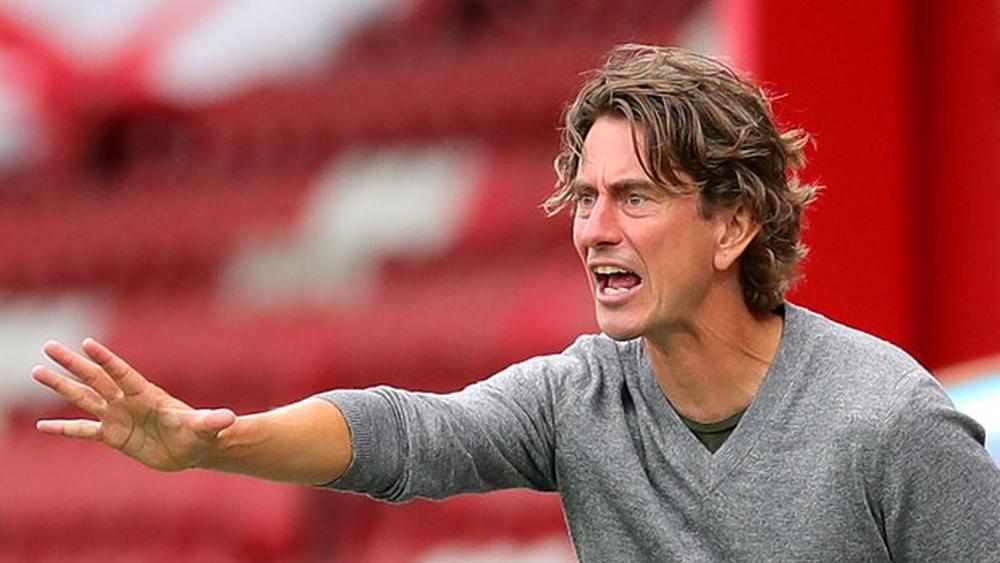 مدرب برينتفورد مستعد لتغيير مهنته: "هناك أشياء أخرى في الحياة أكثر أهمية من كرة القذم"