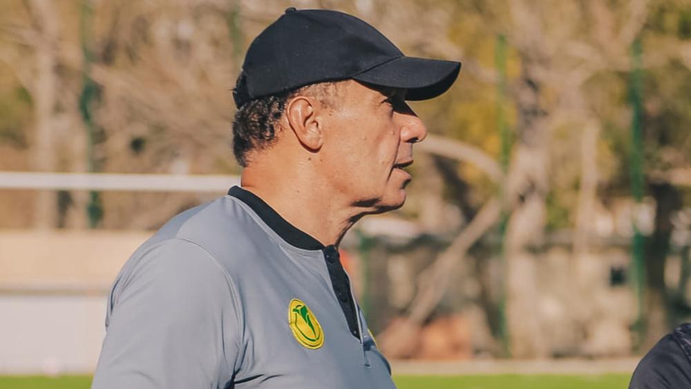 هنري ستامبولي يقترب من فك ارتباطه بشبيبة القبائل بعد ساعات من التقدّم في كأس الكونفدرالية