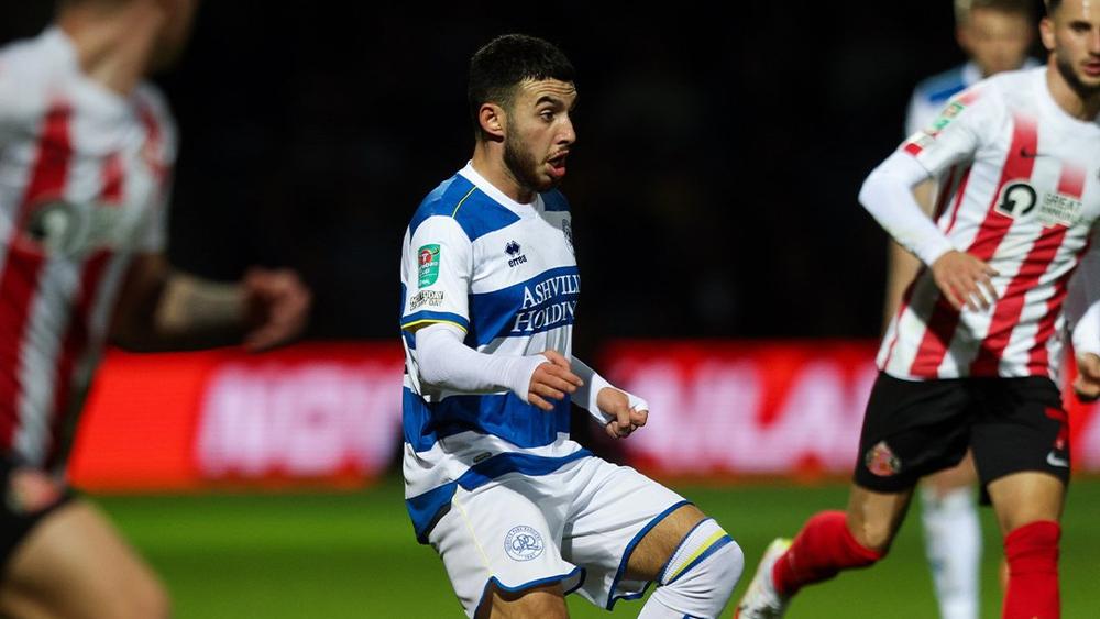 إلياس شاعر يُهدر ركلة جزاء وفريقه كوينز بارك يُقصى من ثمن نهائي كأس الرابطة الإنجليزية