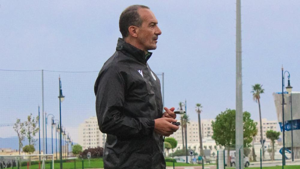 مدرب مولودية وجدة ينتقد "الفار" بعد الهزيمة برباعية أمام ش.السالمي ويؤكد: "اللاعبون خرجوا من المباراة ومنعرج اللقاء كان في ركلة الجزاء الأولى"