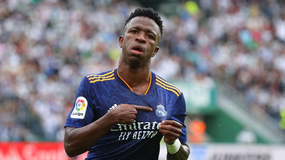 فينيسيوس يرحب بانتقال مبابي إلى ريال مدريد: "