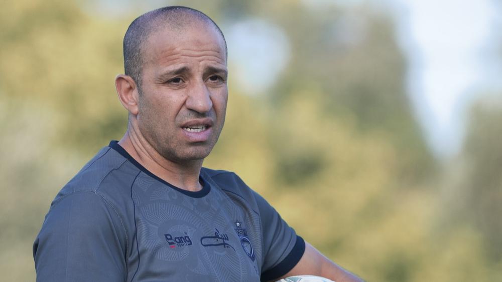 في تصريح "استنكره" البعض.. فوزي جمال "يمسح" في أحد لاعبيه خيبة هزيمة فريقه أولمبيك آسفي أمام حسنية أكادير!