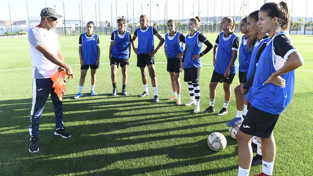 الجيش الملكي النسوي يجري أول حصة تدريبية بالقاهرة استعدادا لمواجهة ريفر أنجلز في دوري الأبطال