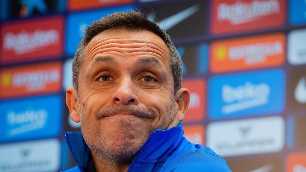 مدرب برشلونة المؤقت بعد التعادل مع سيلتا فيغو (3-3): "إذا نظرتَ لتشكيلة الفريق سترى أننا لعبنا المباراة بأطفال"