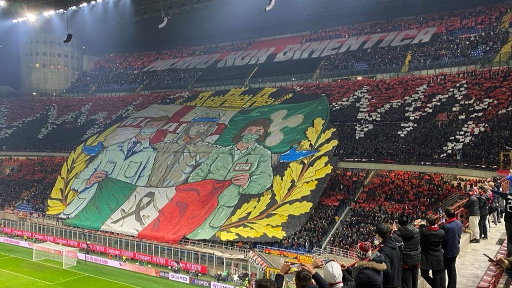 بالفيديو/ جماهير ميلان تُخلد أرواح الأطقم الطبية قبل انطلاقة "ديربي ميلانو"