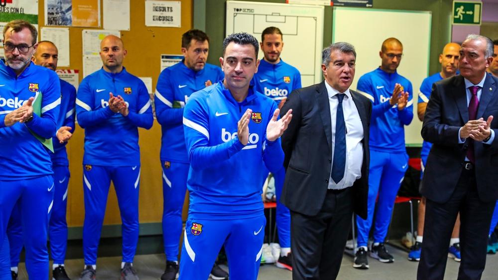 Abdessamad Ezzalzouli et Ilias Akhomach s'entraînent avec Xavi Hernandez