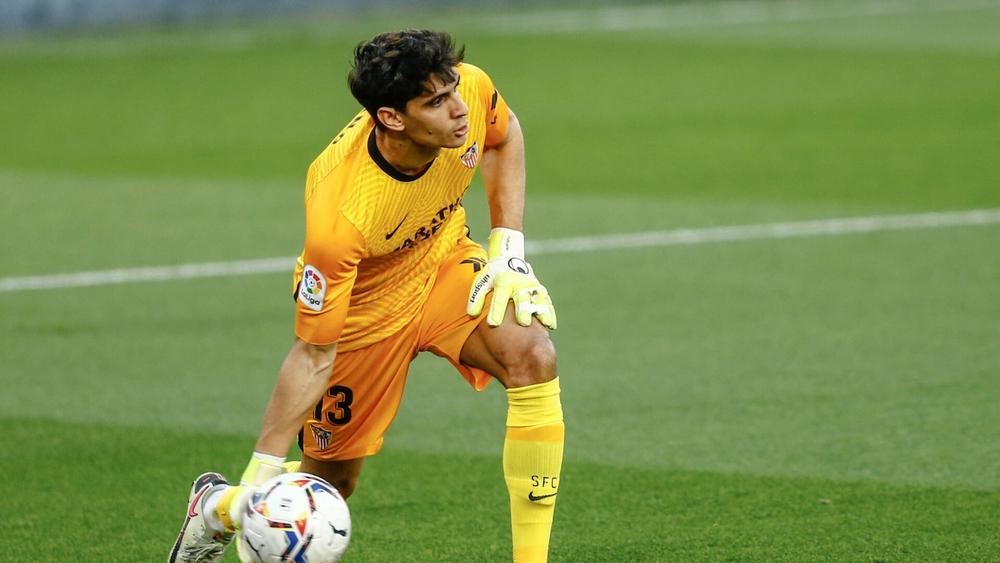 منابر إعلامية إسبانية تُبرز تألق بونو في "الليغا" هذا الموسم.. استقبل 4 أهداف وتصدّى لـ21 تسديدة من أصل 25