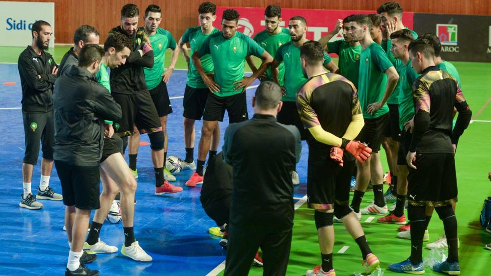 "أسود القاعة" يجرون أول حصة تدريبية بمدينة العيون استعدادا لوديتي البرازيل