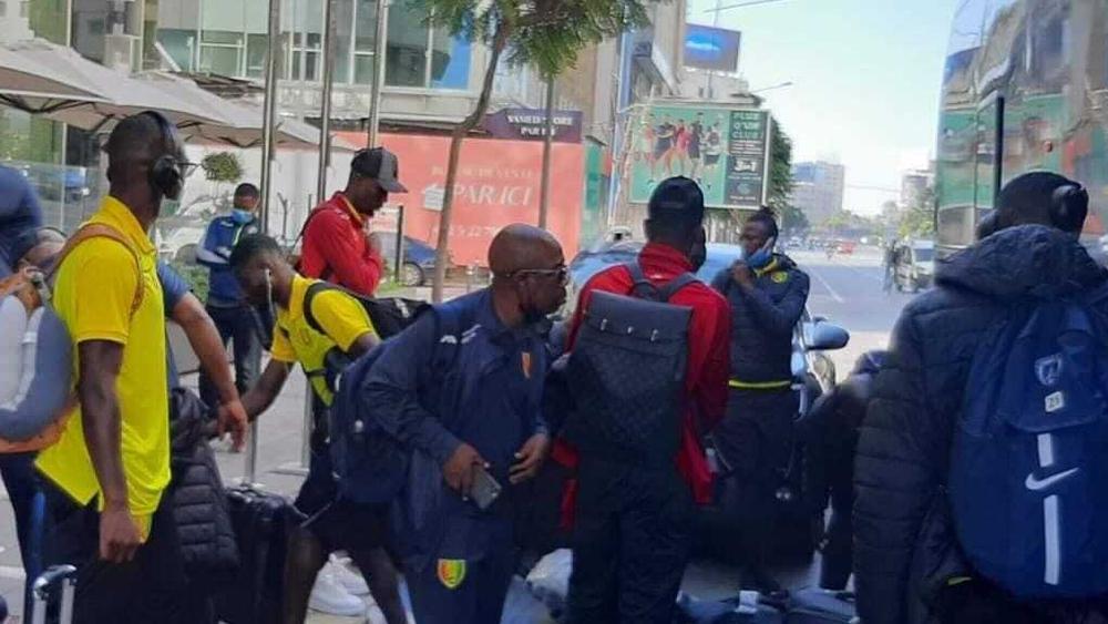 بعثة المنتخب الغيني تحط الرحال بالدار البيضاء تأهبا لمواجهة "الأسود" في تصفيات "المونديال"