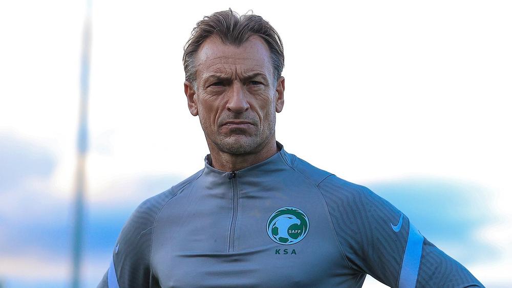 رونار يُحدد قائمة المنتخب السعودي في "كأس العرب" ويُوضح: "سنشارك بلاعبين شباب من مواليد 1999"