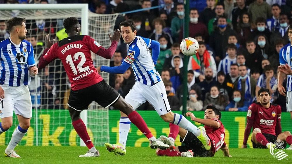 سوسيداد "يتعثر" أمام فالنسيا ويترك صدارة "الليغا" لريال مدريد