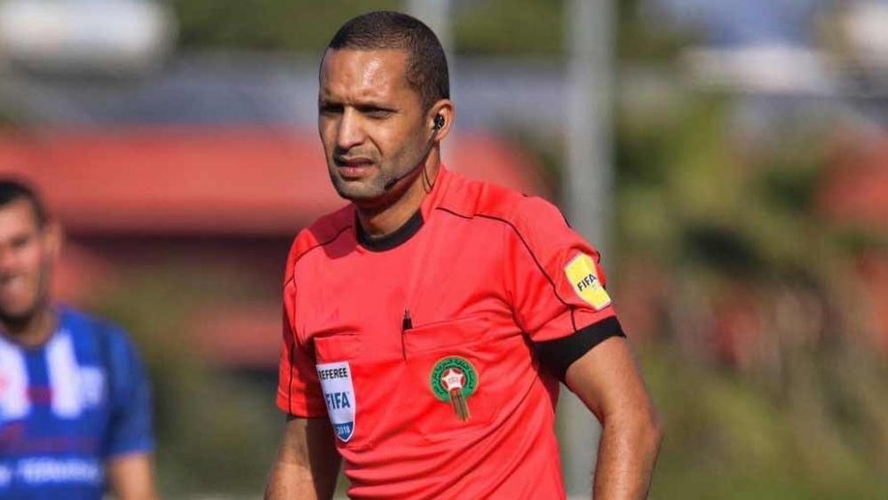 تعيين رضوان جيد حكما لمباراة الرجاء وأولمبيك آسفي وياسين بوسليم في غرفة "الفار"