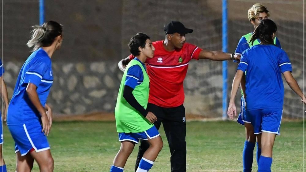 رغم تتويجه بالميدالية البرونزية في دوري الأبطال.. الجيش الملكي النسوي ينفصل عن مدربه هيدامو