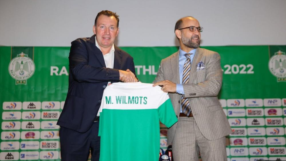 اجتماع بين أنيس محفوظ وفيلموتس للحديث عن مباراة أ.آسفي ومناقشة الميركاتو الشتوي