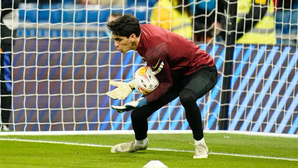 بونو: "الأخطاء جزء من كرة القدم.. على المرء أن يرفع رأسه ويتطلَّع إلى الأمام"