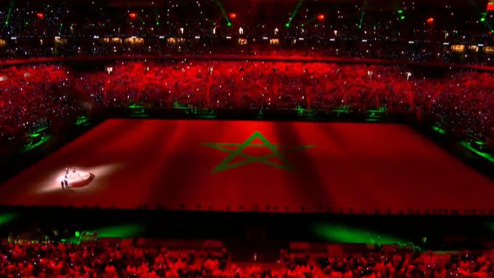 "منبت الأحرار مشرق الأنوار" تهز أركان ملعب "البيت" بالدوحة القطرية والعلم المغربي يزين حفل افتتاح "كأس العرب"