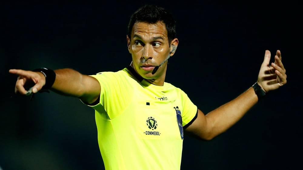 حكم أرجنتيني يقود مباراة المغرب والأردن في كأس العرب