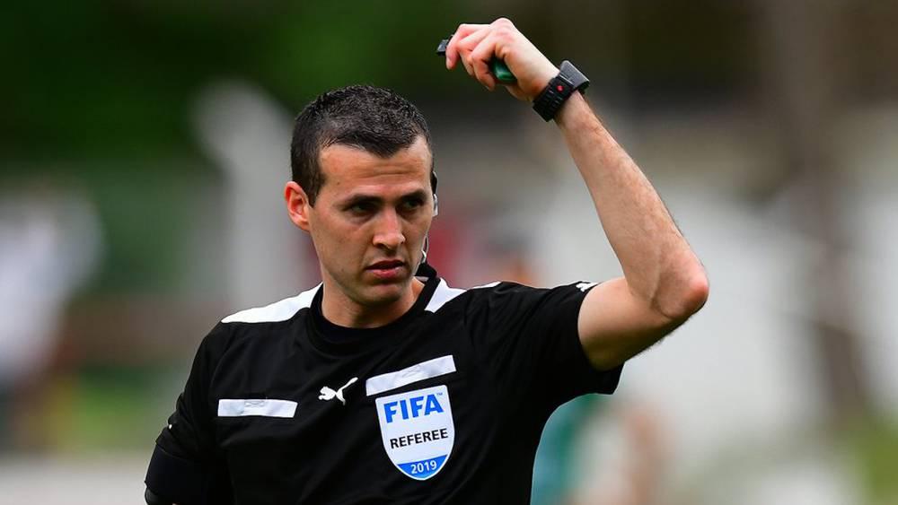 حكم أوروغوياني يُدير مباراة المغرب والسعودية في كأس العرب