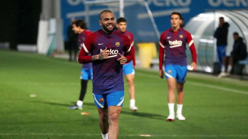 ألفيس حاضر في قائمة برشلونة لمواجهة بوكا جونيورز بالسعودية تكريما للراحل مارادونا