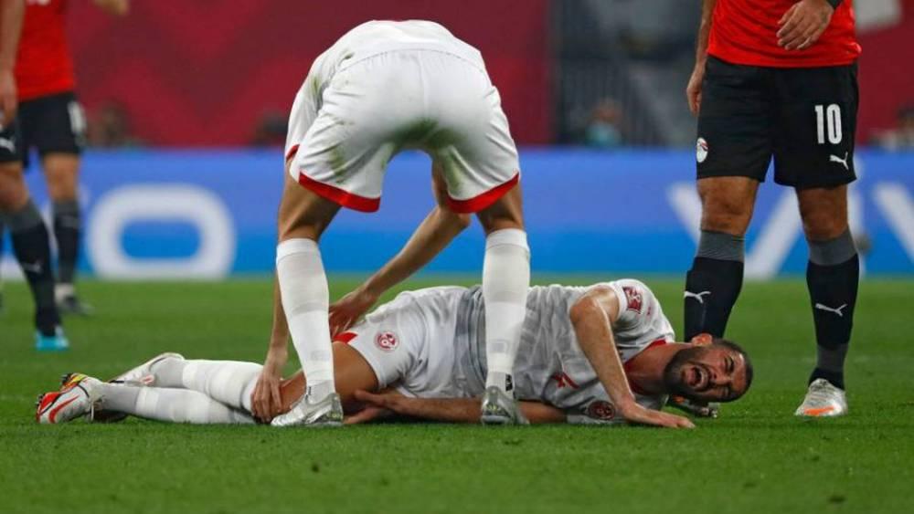قبل نهائي كأس العرب.. منتخب تونس يفقد مدافعه مرياح بسبب إصابة في الركبة