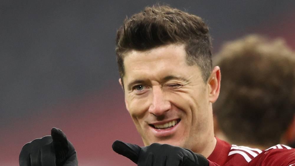 ليفاندوفسكي يساهم في فوز بايرن على فولفسبورغ ويحقق رقما قياسيا جديدا