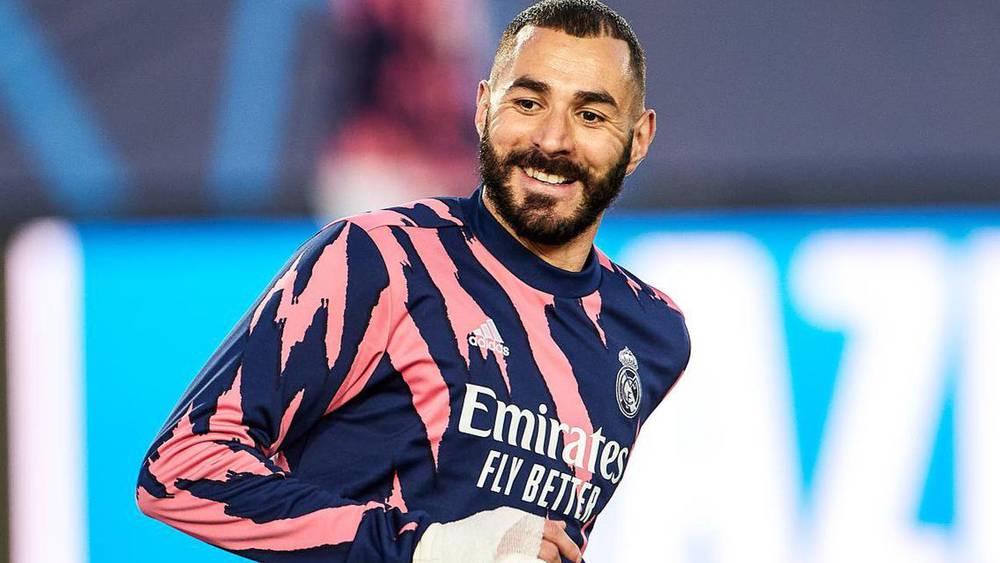 قادش 'يمازح' بنزيما ويتمنى عدم مشاركته اليوم: "إنه يوم عيد ميلادك احتفل مع عائلتك ولا داعٍ للذهاب إلى العمل"