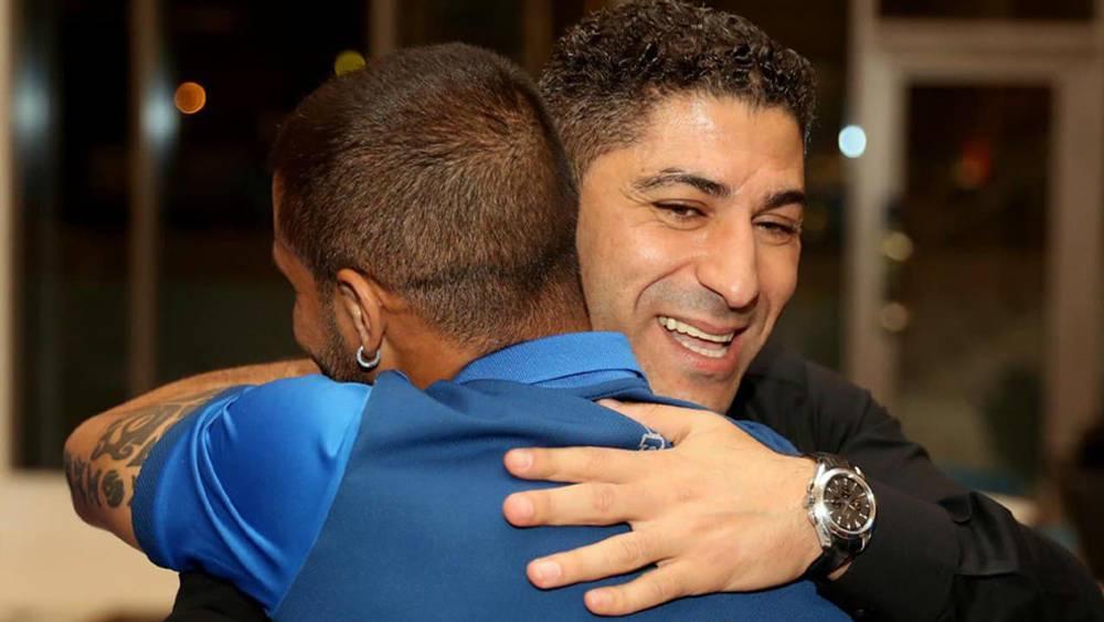 السفري يَدعمُ لاعبي الرجاء في قطر قبل مواجهة الأهلي المصري