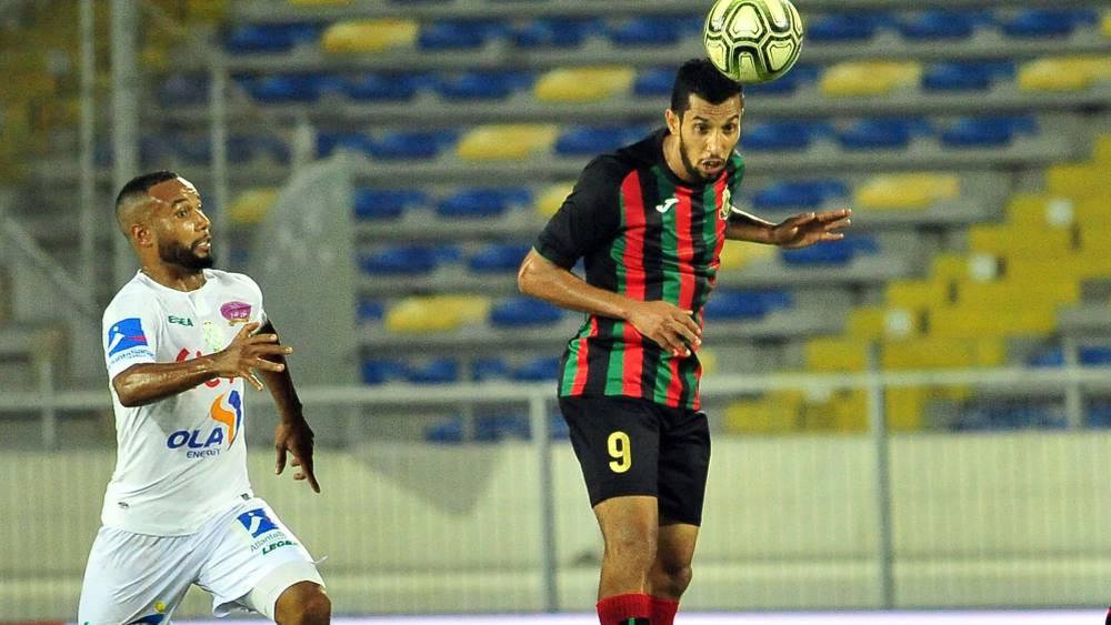 خضوع الرجاء للحجر الصحي يوجه "البوصلة" نحو لقاء الكلاسيكو أمام الجيش.. خيار إجراء المباراة يبقى الأقرب من إمكانية تأجيلها