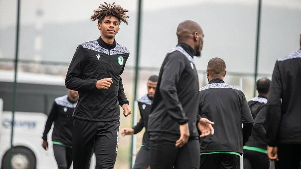 بوجوده في "مجموعة المغرب".. جزر القمر يسافر إلى السعودية للدخول في معسكر تدريبي قبل المشاركة في "كان 2021"