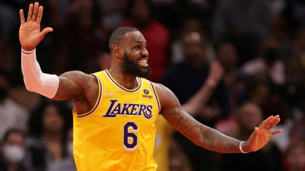 NBA: James et Westbrook propulsent les Lakers face aux Rockets