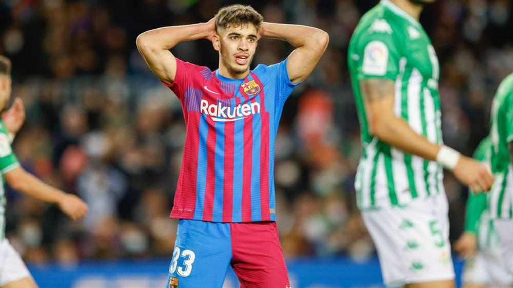 برشلونة يعلن إصابة عبد الصمد الزلزولي وديست وكوتينيو بفيروس "كورونا"