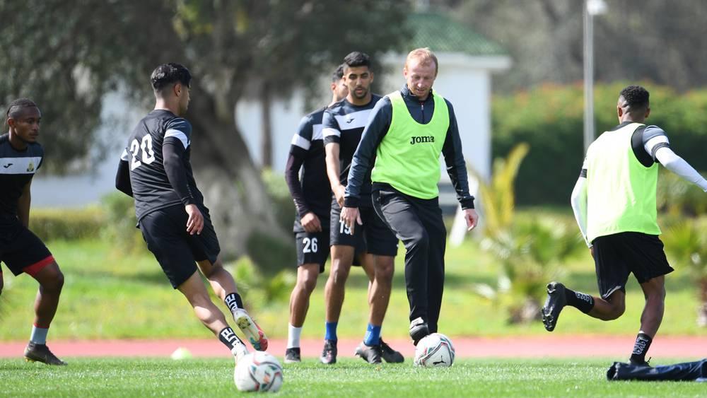 بعد مباراة الرجاء.. فاندنبروك يُبرمج حصتيْن تدريبيتيْن للاعبيه يوميْ غد الثلاثاء وبعد غد الأربعاء