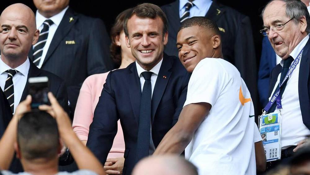 L'hommage d'Emmanuel Macron à Kylian Mbappé