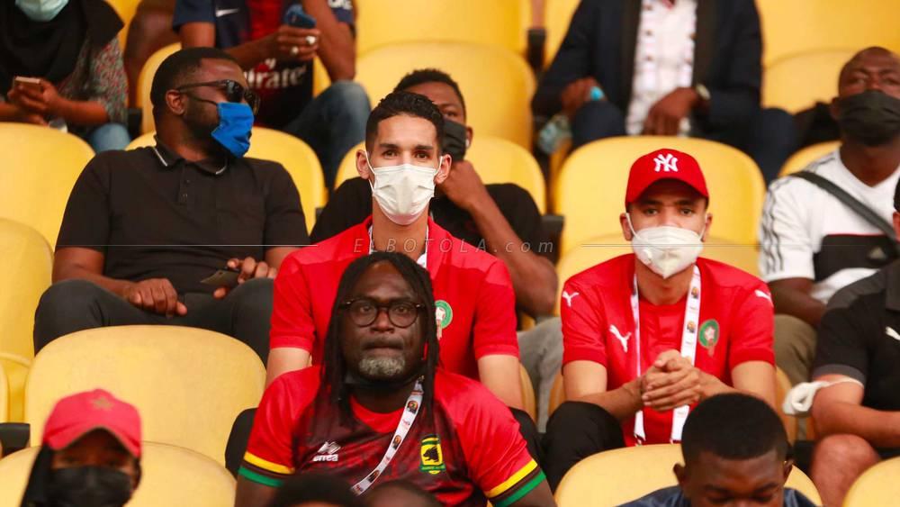 بنون والنصيري يُشاهدان مباراة المغرب وغانا من المدرجات بعد تأكد غيابهما بداعي الإصابة