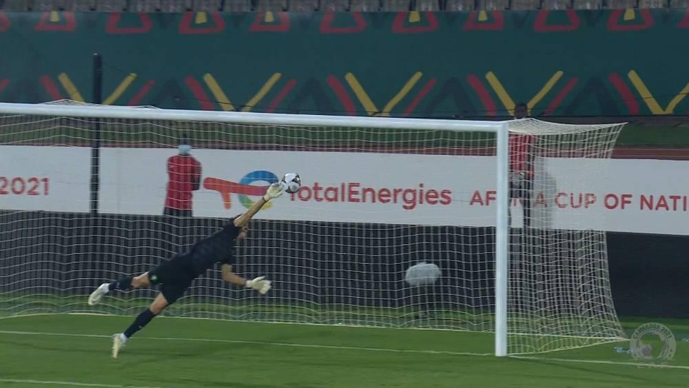 مُتابعون مغاربة: "تصدّي بونو مُنعطف المباراة والحارس المغربي أنقذ مرماه من هدف مُحقّق"