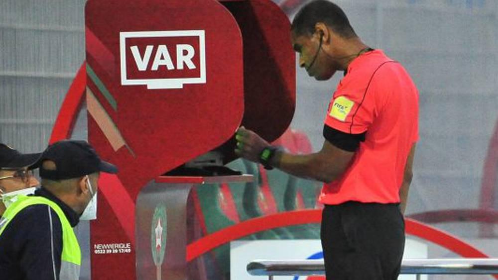 تعيين سمير الكزاز حكما لـ"الفار" في مباراة السنغال وغينيا بمساعدة فتيحة الجرموني