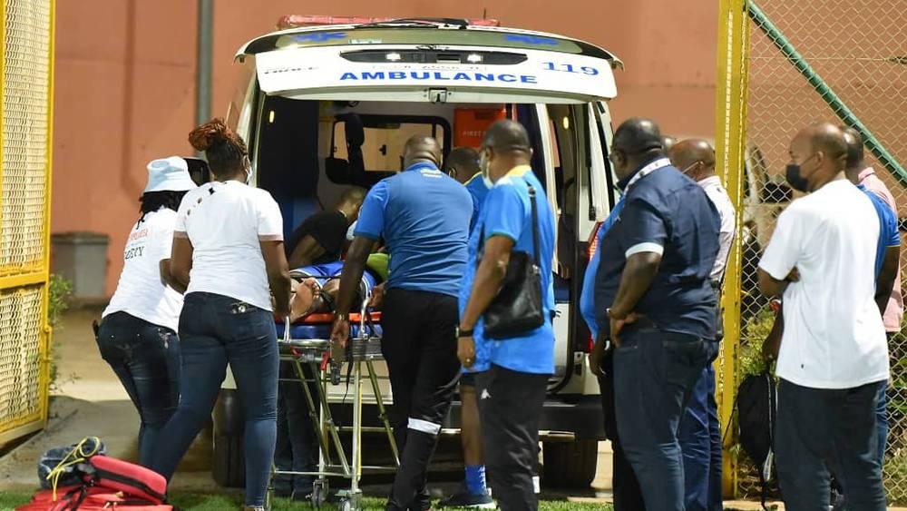 في أول حصة تدريبية بعد تعافيه من "كورونا".. أكسيل مايي يُرسِلُ زميله مانغا للمستشفى بعد إصابته بـ"كدمة قوية" على مستوى الكاحل