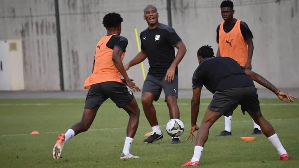 دروغبا ودومبيا يشاركان في تدريبات منتخب الكوت ديفوار تحفيزًا للاعبين قبل مواجهة سيراليون في الـ"كان"