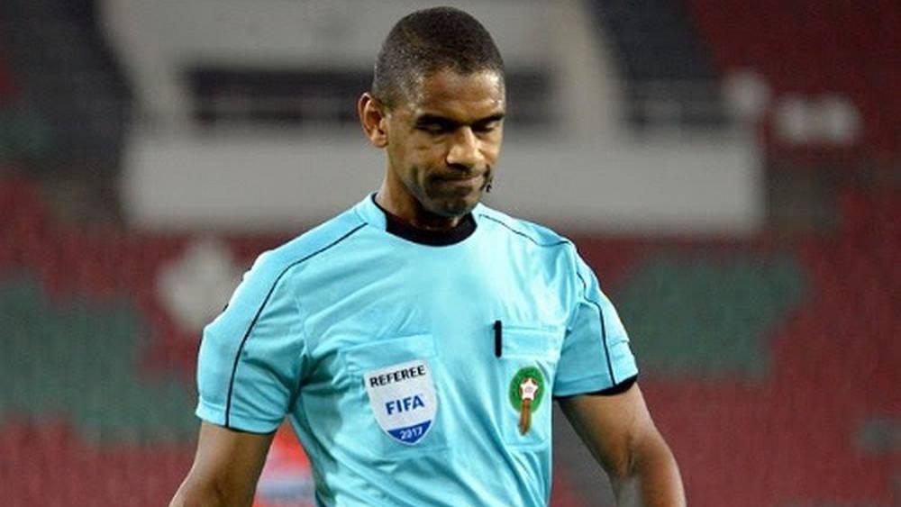 طاقم تحكيمي مغربي في مباراة مالي وغامبيا.. سمير الكزاز كحكم رئيسي ورضوان جيد في "الفار"