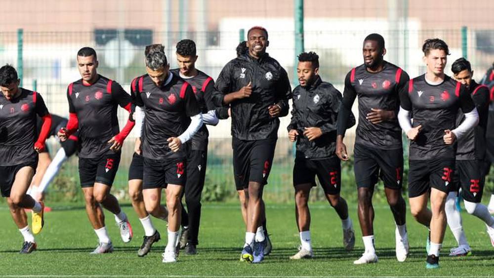 الركراكي يحدد لائحة المغادرين بعد العودة من معسكر أكادير وعدة أسماء مرشحة لمغادرة القلعة الحمراء