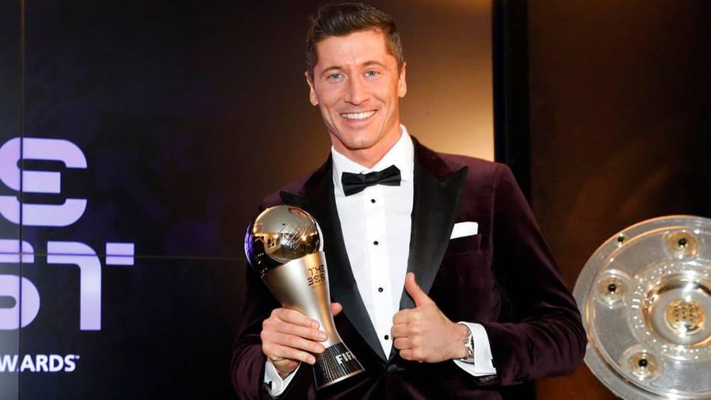 روبرت ليفاندوفسكي يتوج بجائزة أفضل لاعب لعام 2021 في حفل جوائز "الفيفا"