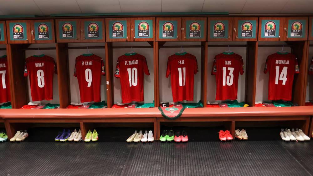 خليلوزيتش يبدأ بشاعر والمحمدي كأساسين وسايس في الاحتياط وخط هجوم يقوده النصيري والكعبي أمام الغابون