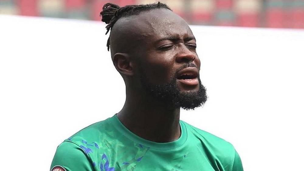 بعد إهداره ضربة جزاء أمام غينيا الاستوائية.. جماهير سيراليونية تُحاول مهاجمة وتخريب منزل المهاجم كامارا