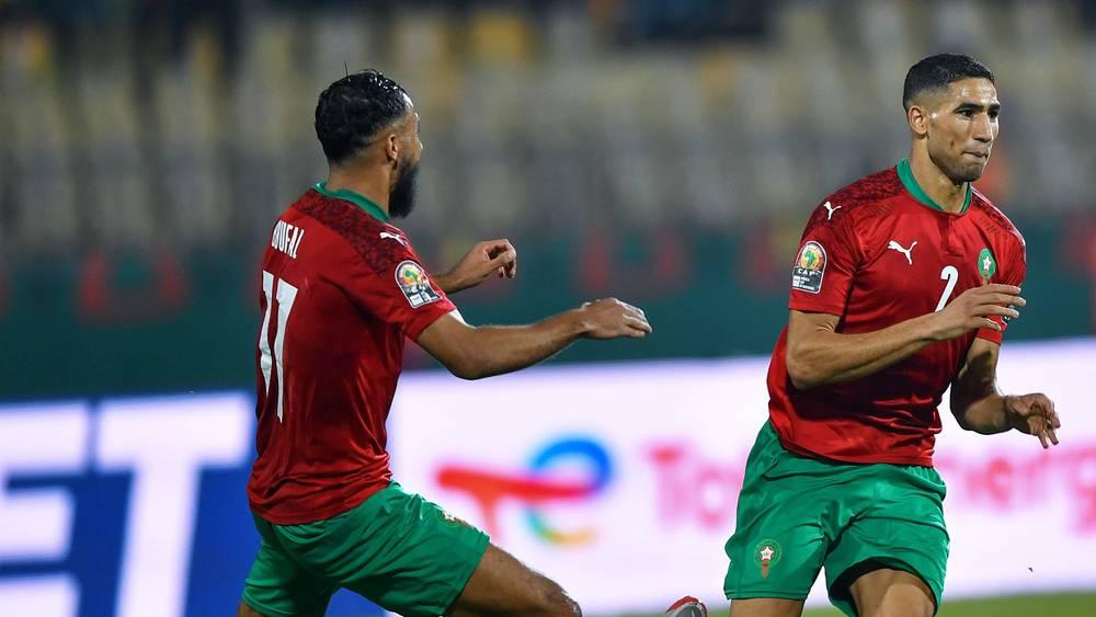 "الكاف" يختار حكيمي وبوفال ضمن التشكيل المثالي لدور المجموعات من "كان الكاميرون"