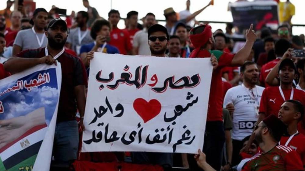 مغاربة ومصريون عبر مواقع التواصل الاجتماعي: "نحن إخوة وسنشجع المتأهل لنصف النهائي"