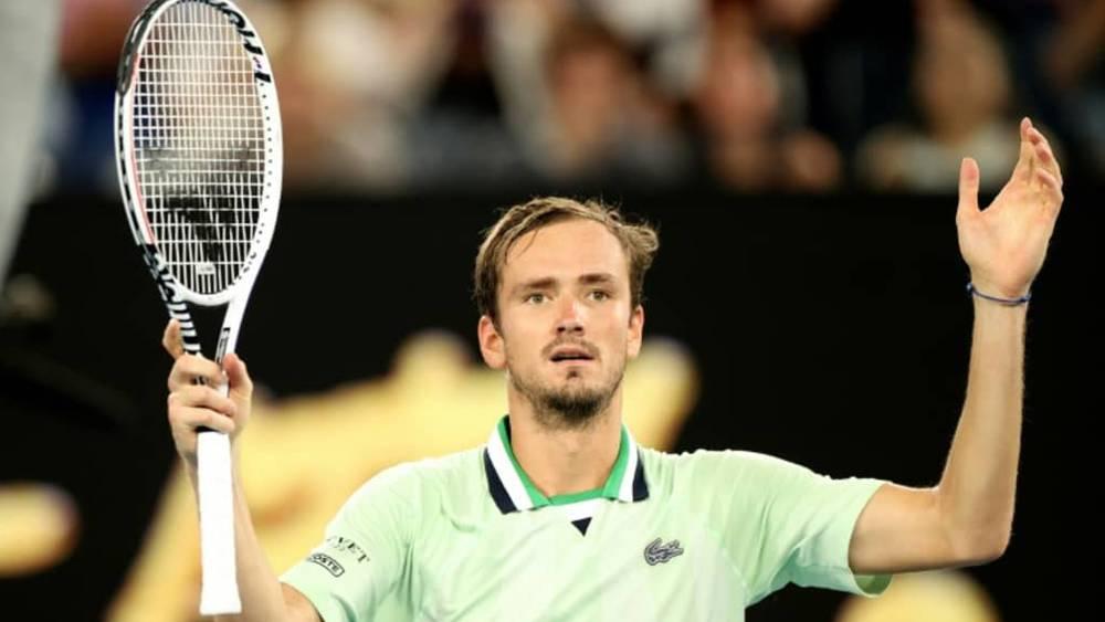 Open d'Australie: Medvedev bat Tsitsipas et rejoint Nadal en finale