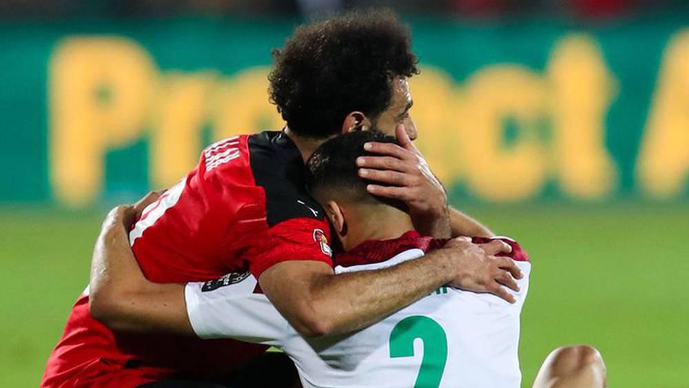 حساب "الليغ 1" يُعلّق على مواساة صلاح لحكيمي: "الموهبة تعترف بالموهبة"