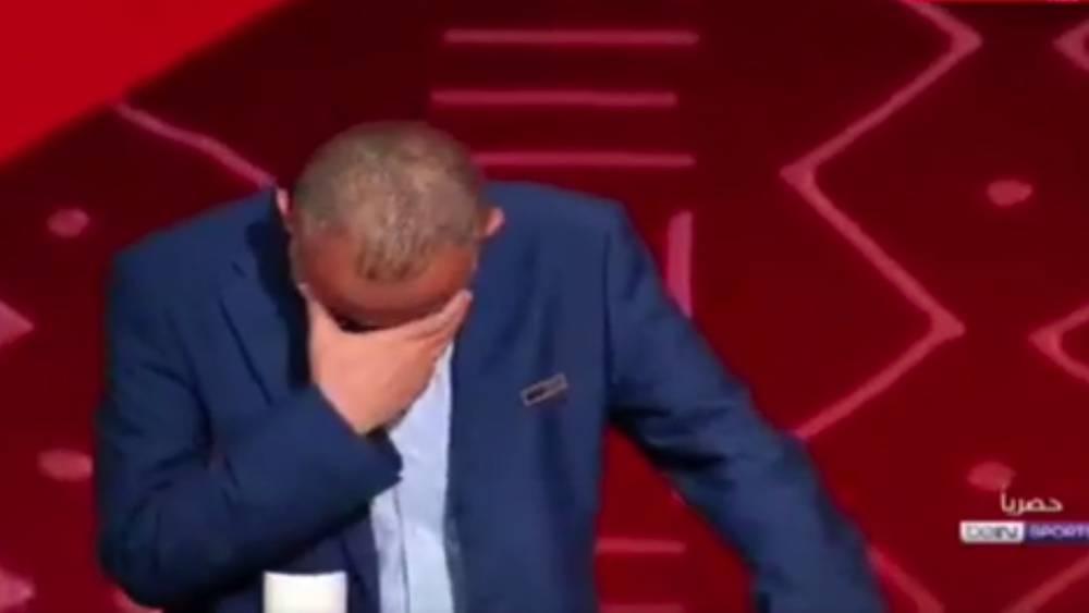 الإعلامي المصري صابر الغراوي ينهار بالبكاء على الهواء مباشرةً تأثراً بمحنة الطفل "ريّان"