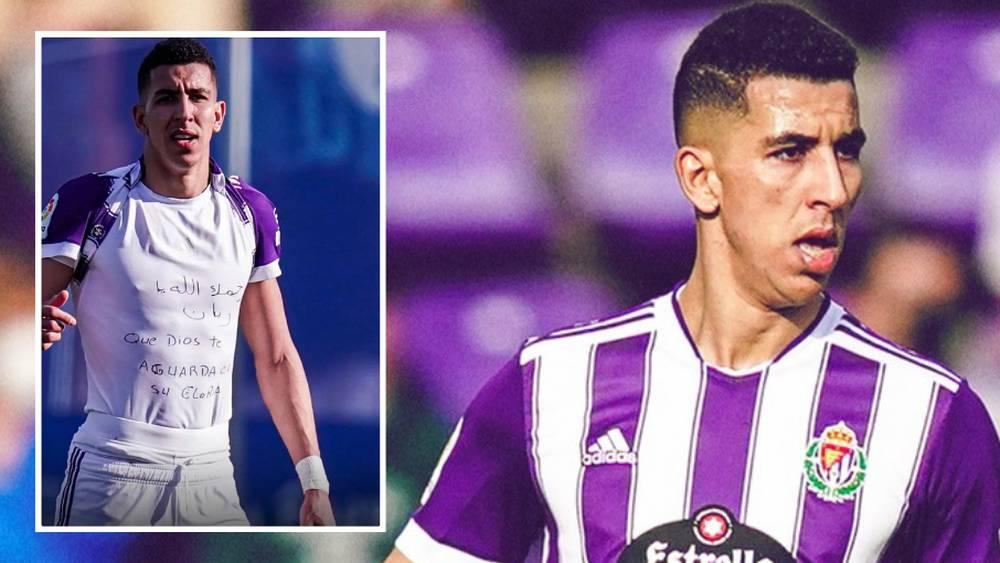 جواد الياميق يرتدي قميصا يضم عبارة "رحمك الله يا ريان" في مباراة بلد الوليد وفوينلابرادا